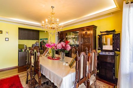 Apartamento à venda com 190m², 4 quartos e 3 vagas Apartamento à venda com 190m², 4 quartos e 3 vagasSala de Jantar