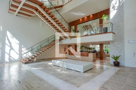 Apartamento à venda com 190m², 4 quartos e 3 vagas Apartamento à venda com 190m², 4 quartos e 3 vagasHall de entrada