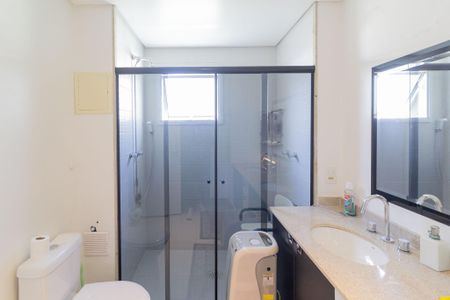 Apartamento à venda com 190m², 4 quartos e 3 vagas Apartamento à venda com 190m², 4 quartos e 3 vagasBanheiro Suíte 2