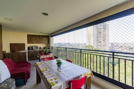 Apartamento à venda com 190m², 4 quartos e 3 vagas Apartamento à venda com 190m², 4 quartos e 3 vagasVaranda