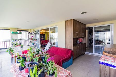 Apartamento à venda com 190m², 4 quartos e 3 vagas Apartamento à venda com 190m², 4 quartos e 3 vagasVaranda