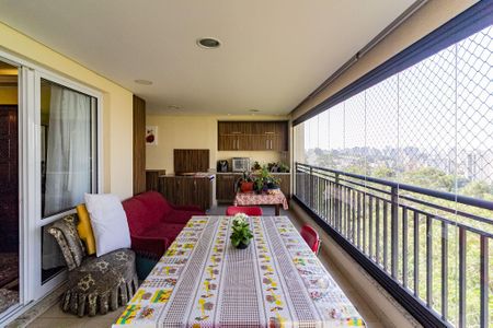 Apartamento à venda com 190m², 4 quartos e 3 vagas Apartamento à venda com 190m², 4 quartos e 3 vagasVaranda