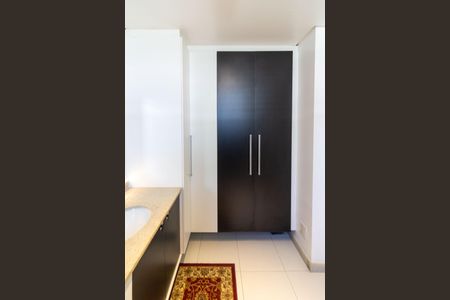 Apartamento à venda com 190m², 4 quartos e 3 vagas Apartamento à venda com 190m², 4 quartos e 3 vagasBanheiro Suíte 2