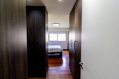 Apartamento à venda com 190m², 4 quartos e 3 vagas Apartamento à venda com 190m², 4 quartos e 3 vagasSuíte 2
