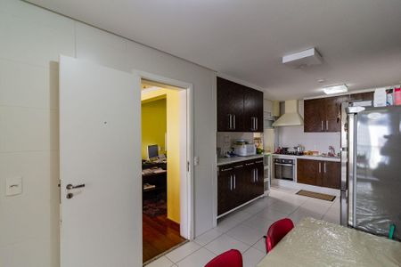 Apartamento à venda com 190m², 4 quartos e 3 vagas Apartamento à venda com 190m², 4 quartos e 3 vagasCozinha