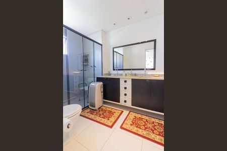 Apartamento à venda com 190m², 4 quartos e 3 vagas Apartamento à venda com 190m², 4 quartos e 3 vagasBanheiro Suíte 2