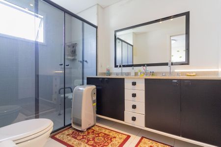 Apartamento à venda com 190m², 4 quartos e 3 vagas Apartamento à venda com 190m², 4 quartos e 3 vagasBanheiro Suíte 2