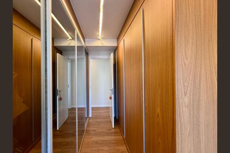 Apartamento à venda com 136m², 3 quartos e 2 vagasCloset Suíte 2
