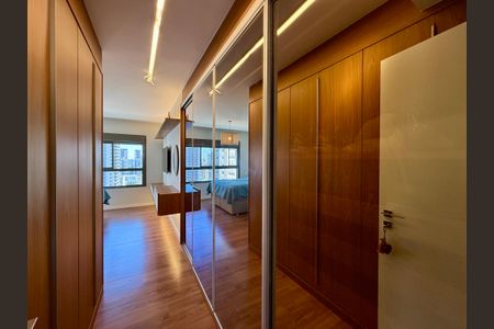 Apartamento à venda com 136m², 3 quartos e 2 vagasCloset Suíte 2