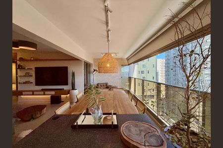 Apartamento à venda com 136m², 3 quartos e 2 vagasVaranda