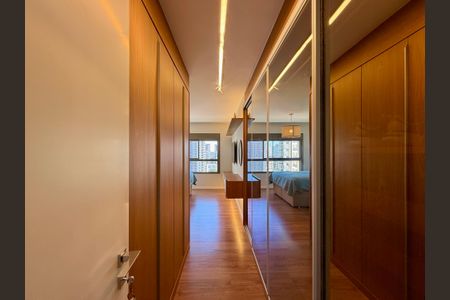 Apartamento à venda com 136m², 3 quartos e 2 vagasCloset Suíte 2
