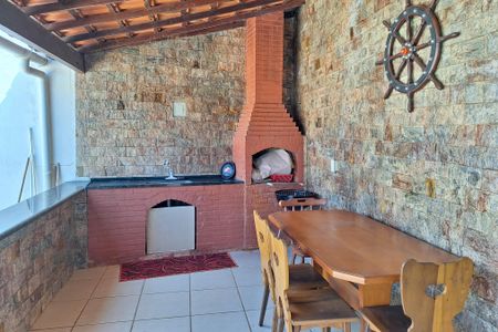 Casa de condomínio à venda com 303m², 3 quartos e 3 vagasQuintal