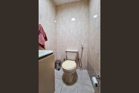 Casa de condomínio à venda com 303m², 3 quartos e 3 vagasBanheiro 2