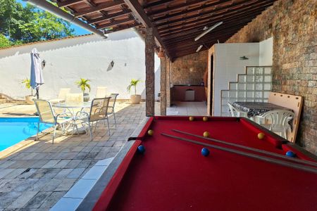 Casa de condomínio à venda com 303m², 3 quartos e 3 vagasQuintal