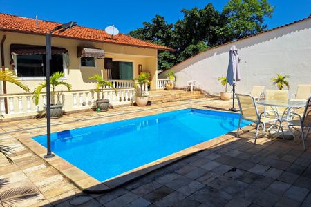 Casa de condomínio à venda com 303m², 3 quartos e 3 vagasQuintal