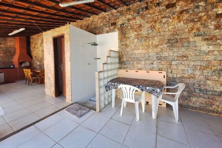 Casa de condomínio à venda com 303m², 3 quartos e 3 vagasQuintal