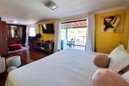 Casa de condomínio à venda com 303m², 3 quartos e 3 vagasSuíte 2