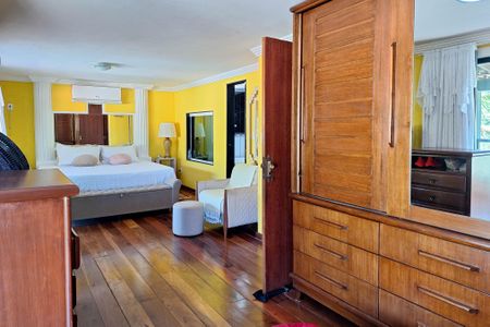 Casa de condomínio à venda com 303m², 3 quartos e 3 vagasSuíte 2