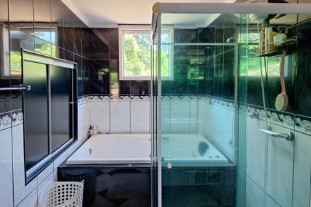 Casa de condomínio à venda com 303m², 3 quartos e 3 vagasBanheiro da Suíte 2