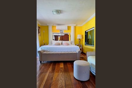 Casa de condomínio à venda com 303m², 3 quartos e 3 vagasSuíte 2