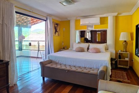 Casa de condomínio à venda com 303m², 3 quartos e 3 vagasSuíte 2