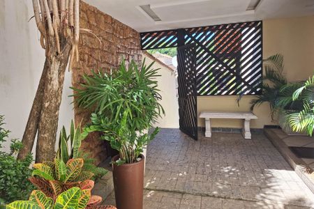 Casa de condomínio à venda com 303m², 3 quartos e 3 vagasQuintal