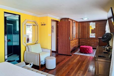 Casa de condomínio à venda com 303m², 3 quartos e 3 vagasSuíte 2