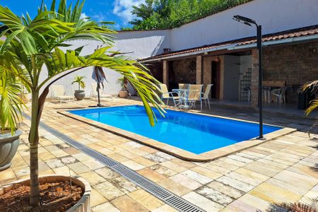 Casa de condomínio à venda com 303m², 3 quartos e 3 vagasQuintal