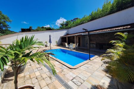 Casa de condomínio à venda com 303m², 3 quartos e 3 vagasQuintal