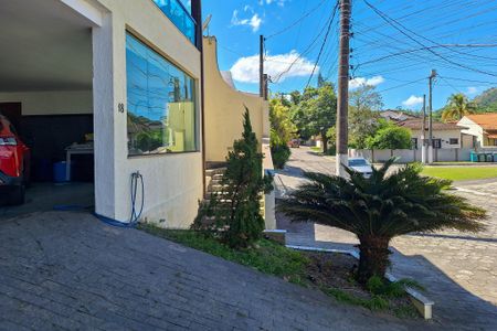 Casa de condomínio à venda com 303m², 3 quartos e 3 vagasQuintal