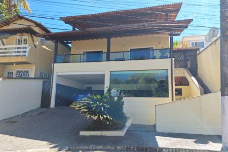 Casa de condomínio à venda com 303m², 3 quartos e 3 vagasFachada