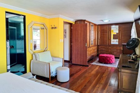 Casa de condomínio à venda com 303m², 3 quartos e 3 vagasSuíte 2