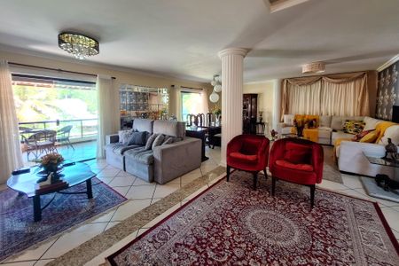 Casa de condomínio à venda com 303m², 3 quartos e 3 vagasSala