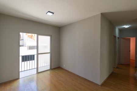 Apartamento à venda com 82m², 3 quartos e 1 vagaSalas