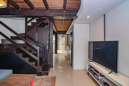 Sala de casa de condomínio à venda com 2 quartos, 110m² em Humaitá, Porto Alegre