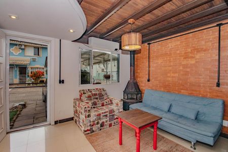 Sala de casa de condomínio à venda com 2 quartos, 110m² em Humaitá, Porto Alegre