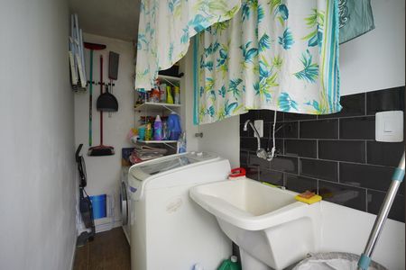 Apartamento à venda com 77m², 2 quartos e 1 vaga Apartamento à venda com 77m², 2 quartos e 1 vagaCozinha e Área de Serviço