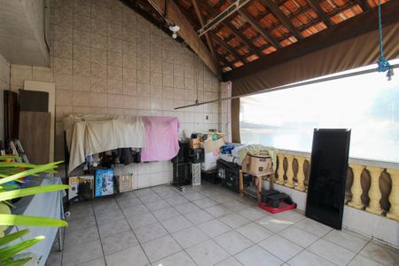 Casa à venda com 165m², 3 quartos e 4 vagas Casa à venda com 165m², 3 quartos e 4 vagasVaranda