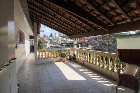 Casa à venda com 165m², 3 quartos e 4 vagas Casa à venda com 165m², 3 quartos e 4 vagasVaranda