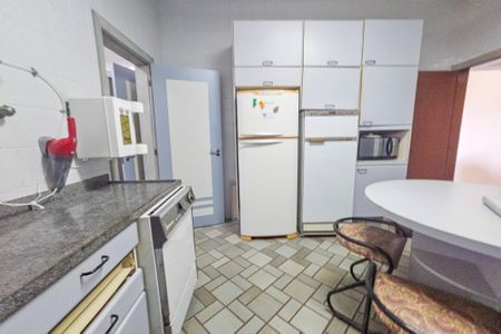 Apartamento para alugar com 180m², 3 quartos e 2 vagas