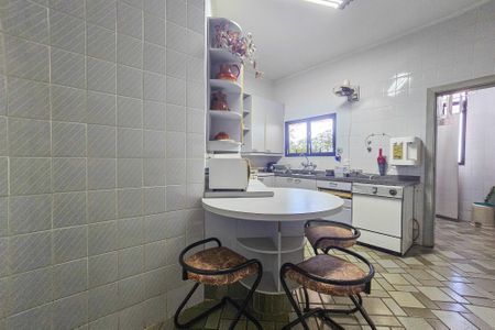 Apartamento para alugar com 180m², 3 quartos e 2 vagas