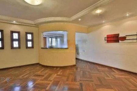 Casa à venda com 180m², 3 quartos e 4 vagas