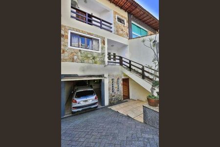 Casa à venda com 180m², 3 quartos e 4 vagas