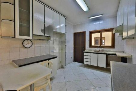 Casa à venda com 180m², 3 quartos e 4 vagas