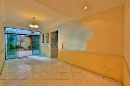 Casa à venda com 180m², 3 quartos e 4 vagas