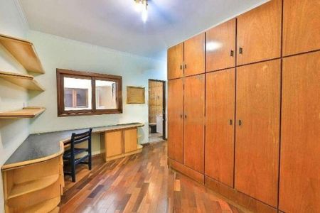 Casa à venda com 180m², 3 quartos e 4 vagas