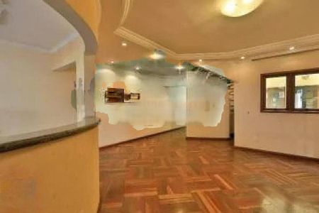 Casa à venda com 180m², 3 quartos e 4 vagas