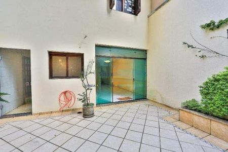 Casa à venda com 180m², 3 quartos e 4 vagas