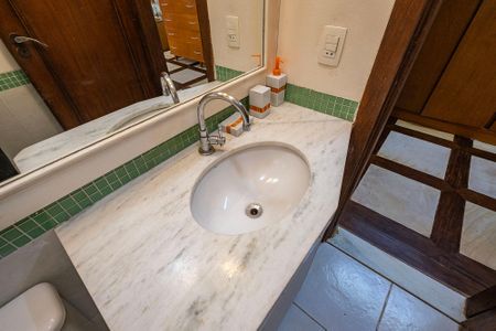 Banheiro de casa para alugar com 1 quarto, 37m² em Sumaré, São Paulo