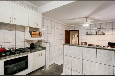 Casa à venda com 200m², 4 quartos e 2 vagasCozinh 